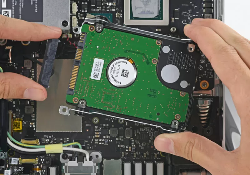 Hướng Dẫn Thay Ổ Cứng Laptop (SSD/HDD) Tại Nhà - Chi Tiết Từng Bước 2 Hướng Dẫn Thay Ổ Cứng Laptop (SSDHDD) Tại Nhà - Chi Tiết Từng Bước